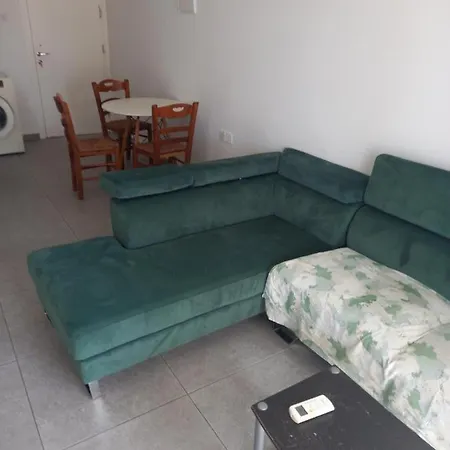 Modern Newly Furnished Apartment *